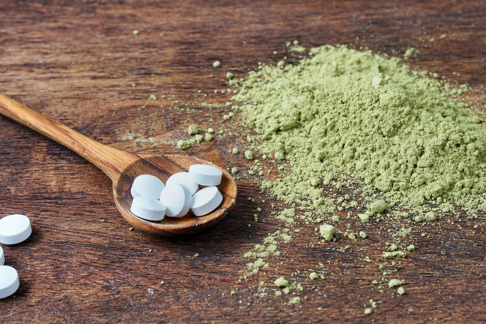 l-theanine and amino acids on a wooden counter top